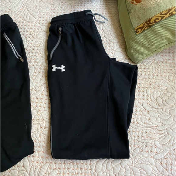 Youth UNDER ARMOUR athletic pants. Flawless. Size youth M - Picture 2 of 6